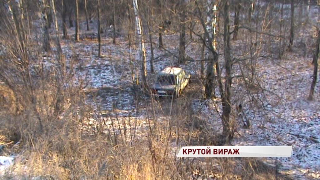 «Жигуль» вылетел с Октябрьского моста, нашли авто в кустах