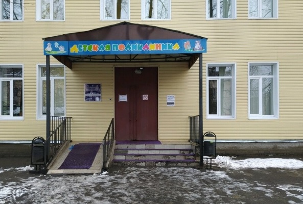 В Ярославле неадекватный мужчина устроил погром в детской поликлинике