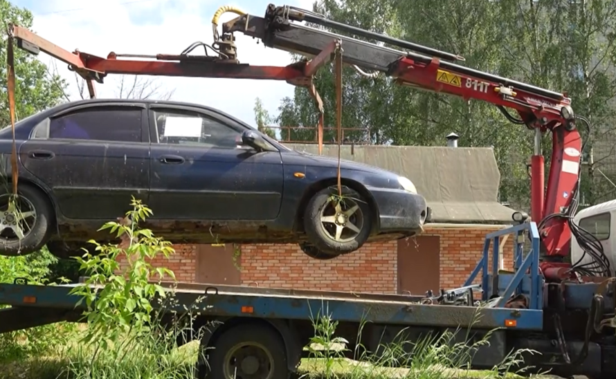 В центре Ярославля убрали 21 самовольный объект и эвакуировали три автомобиля на штрафстоянку