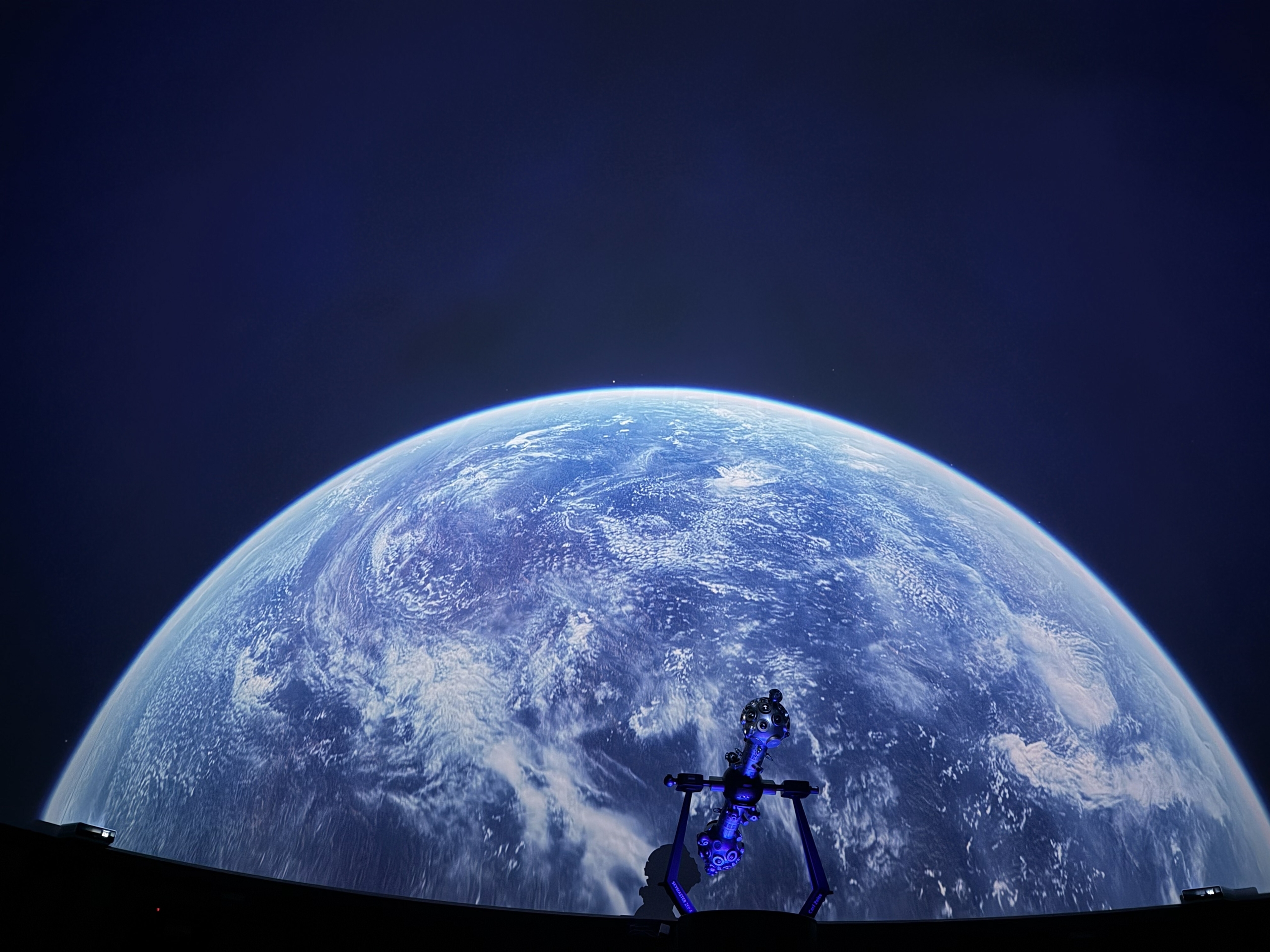 В День космонавтики в Ярославле прошел премьерный показ иммерсивного фильма «Шаг в бесконечность»