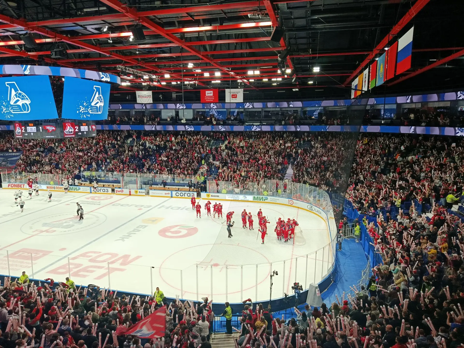 «Локомотив» выиграл у «Авангарда» со счётом 2:1