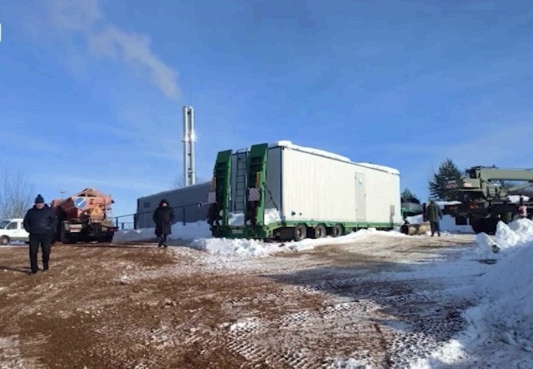 В оставшейся без тепла деревне под Ростовом Великим запустили временную модульную котельную