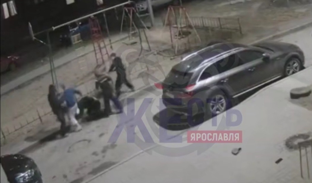 В Ярославле подростки избили прохожего