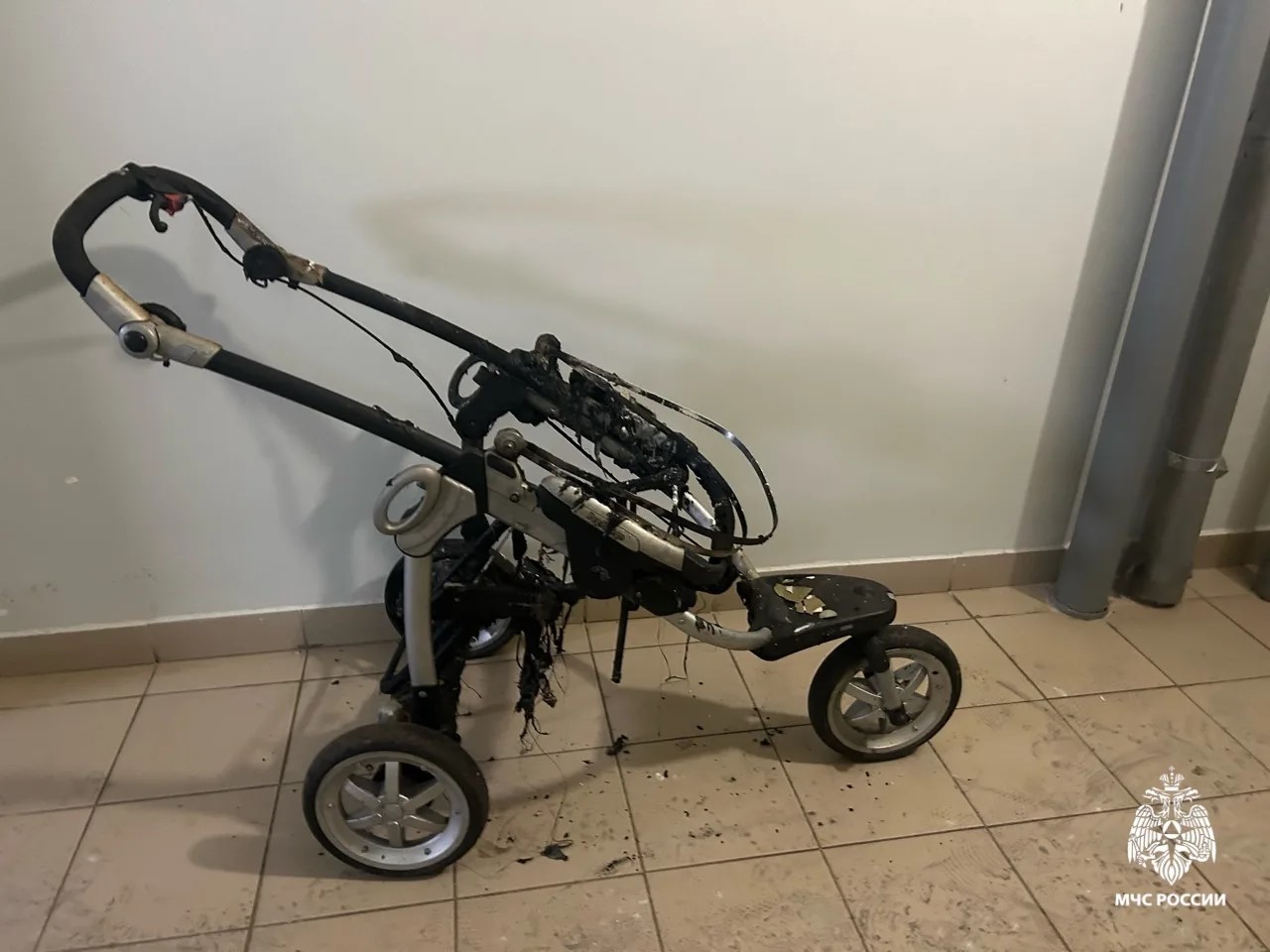 В Ярославле подожгли детскую коляску в коридоре многоквартирного дома на 8 этаже