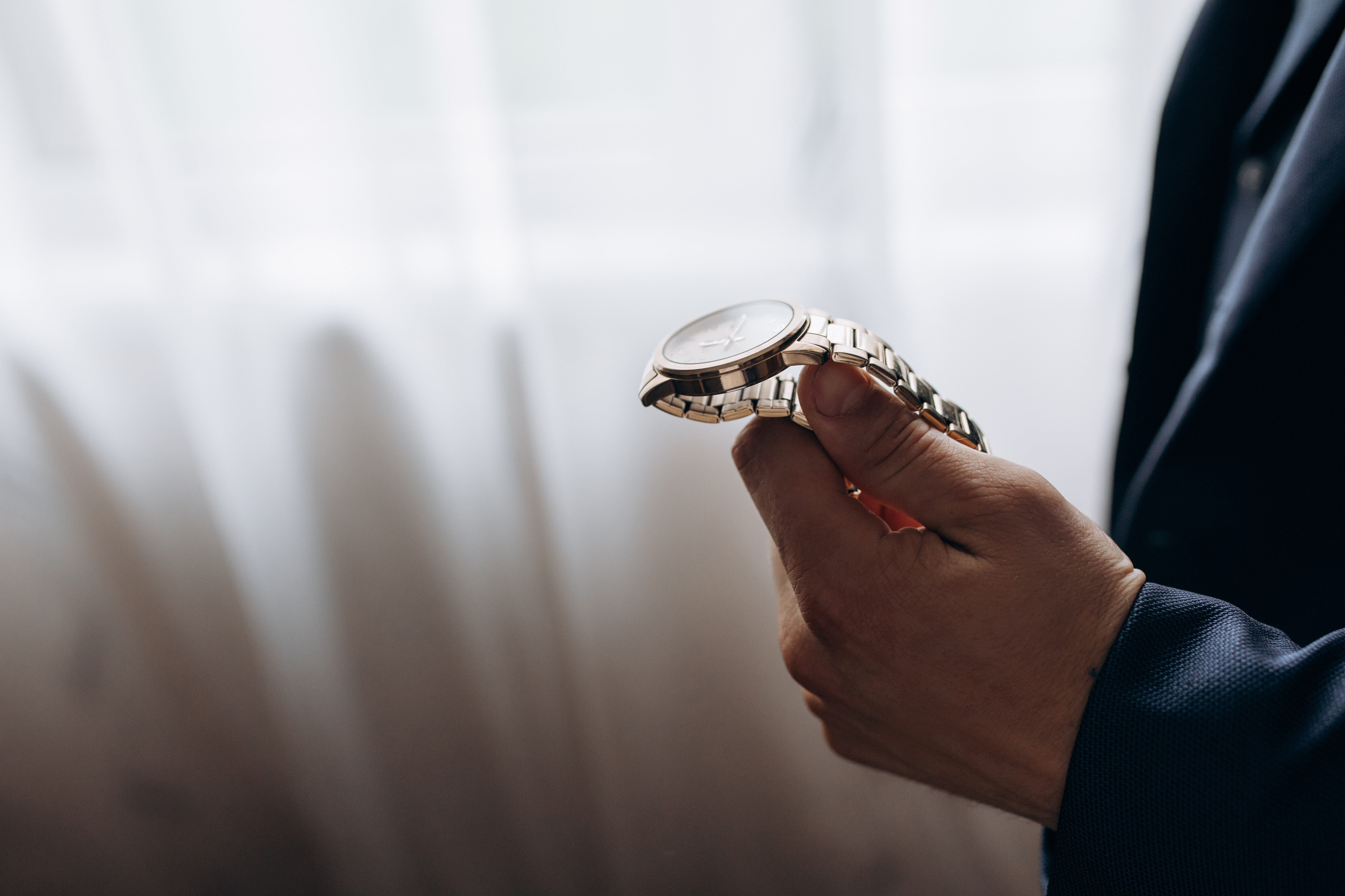 Наручные часы в футляре: выдающиеся жители Ярославской области могут получить подарок губернатора