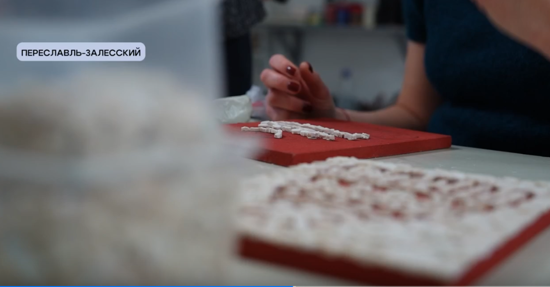 «Местный формат»: художник из Переславля-Залесского создает иконы в древней технике римской мозаики