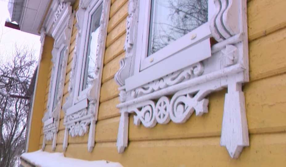 Улицы Поречья-Рыбного заиграли яркими красками благодаря региональной программе обновления фасадов