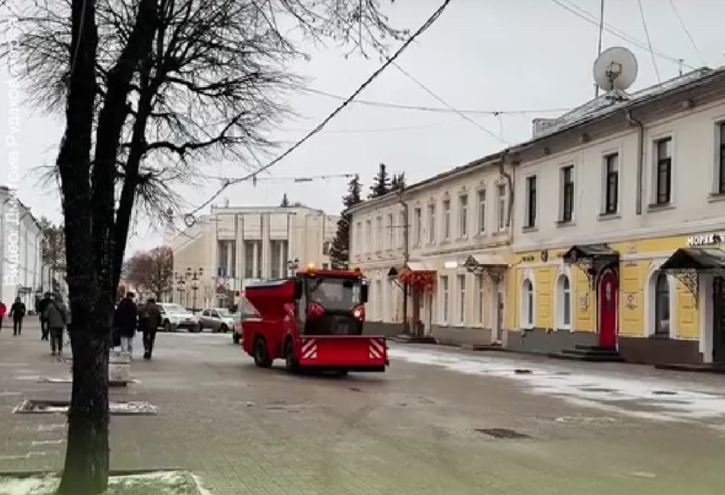 Ярославцам показали, как в городе убирают дороги и тротуары