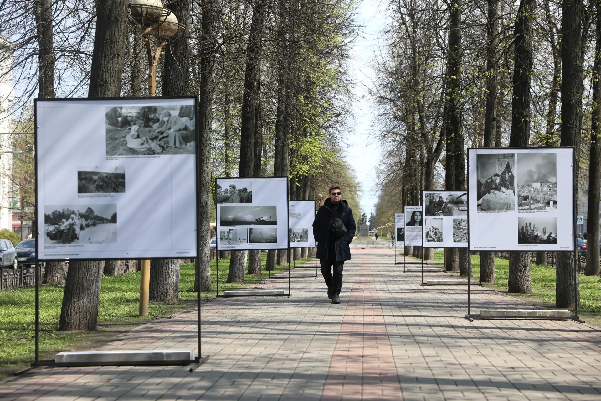В сквере на проспекте Ленина в Ярославле открылась выставка, посвященная газетам военных лет