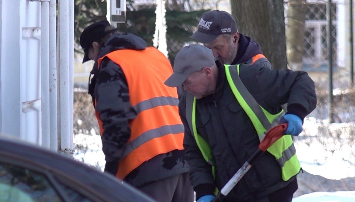 В жилом комплексе «Норские резиденции» в Ярославле провели большую уборку территории