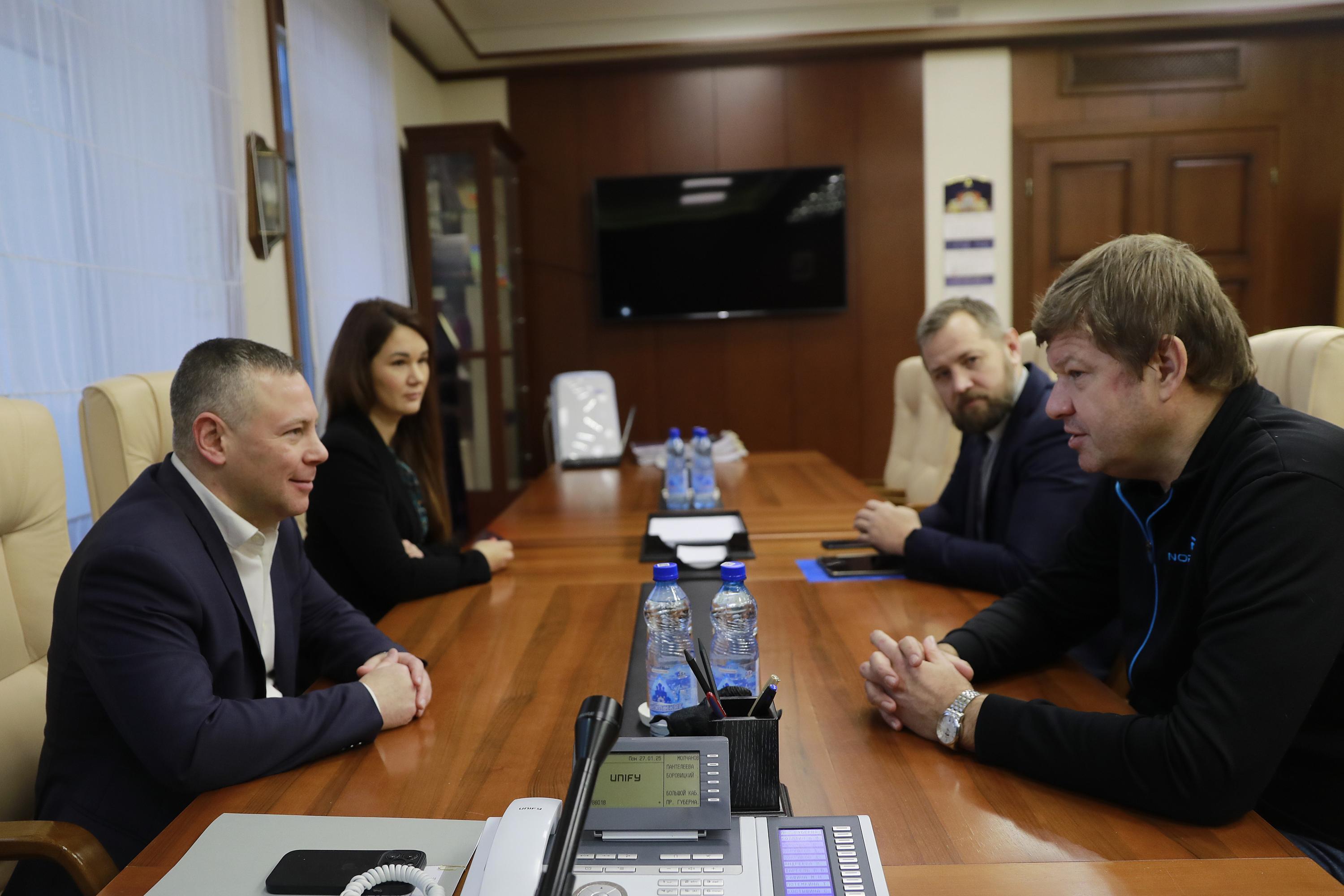 Около 13 тысяч зрителей поддерживали спортсменов на соревнованиях по биатлону в «Демино»