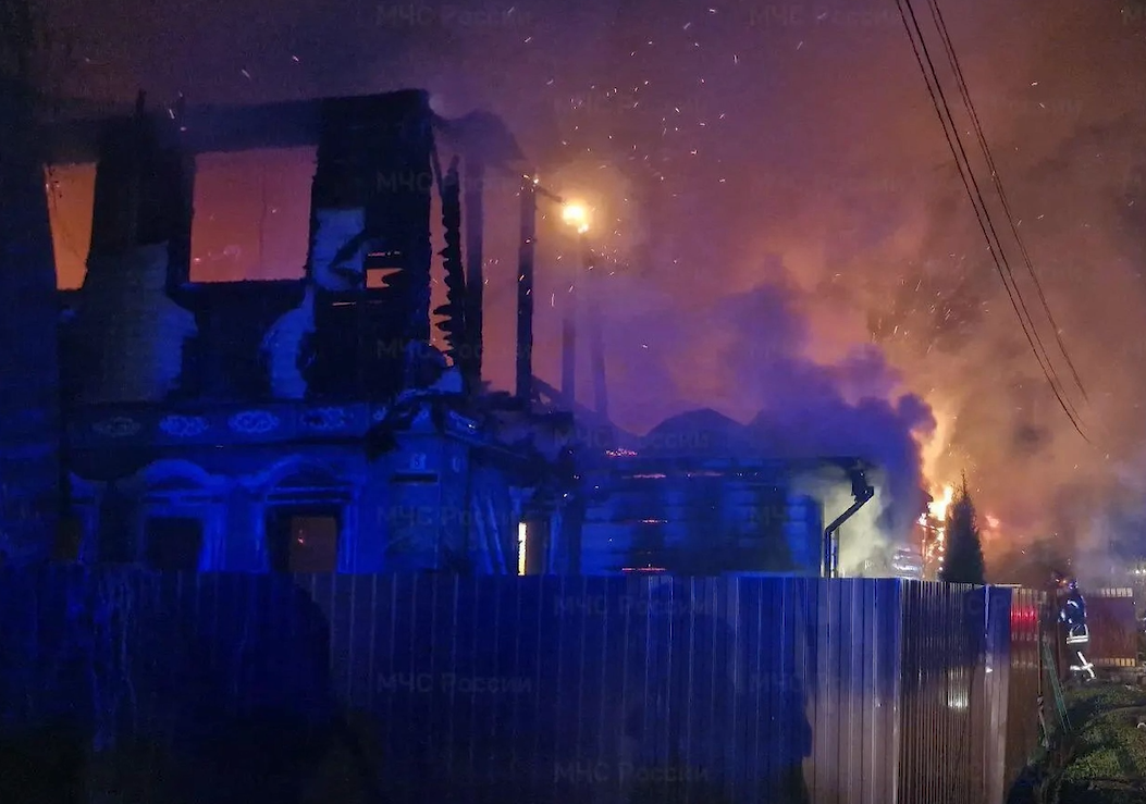 Два жилых дома в Ярославле пострадали из-за пожара в бане