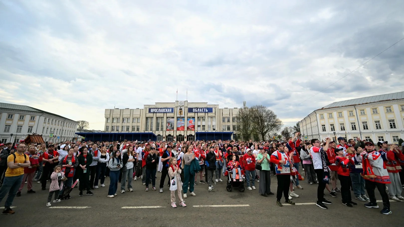 Названы все фан-зоны в Ярославской области, где покажут решающий матч «Локомотива» и «Авангарда»