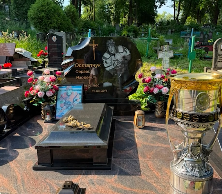 Кубок Гагарина отправился в Минск вместе с тренером Вячеславом Гусовым