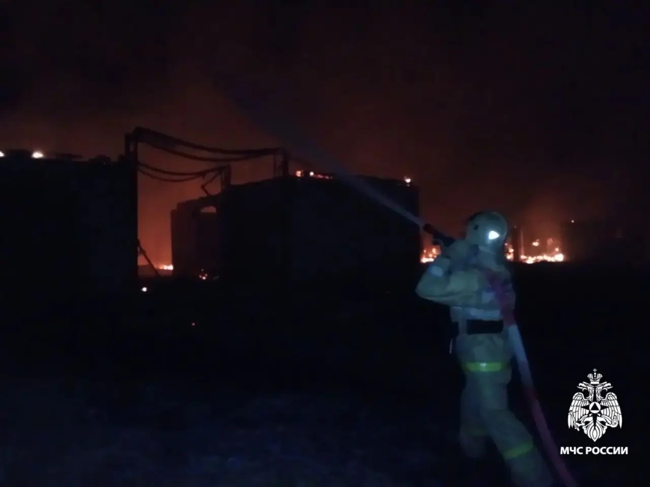 В Ярославской области подожгли две старые фермы