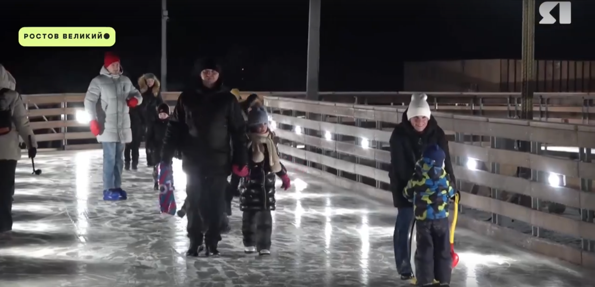 Каток «Ледяная сказка» открылся на берегу озера Неро в Ростове Великом