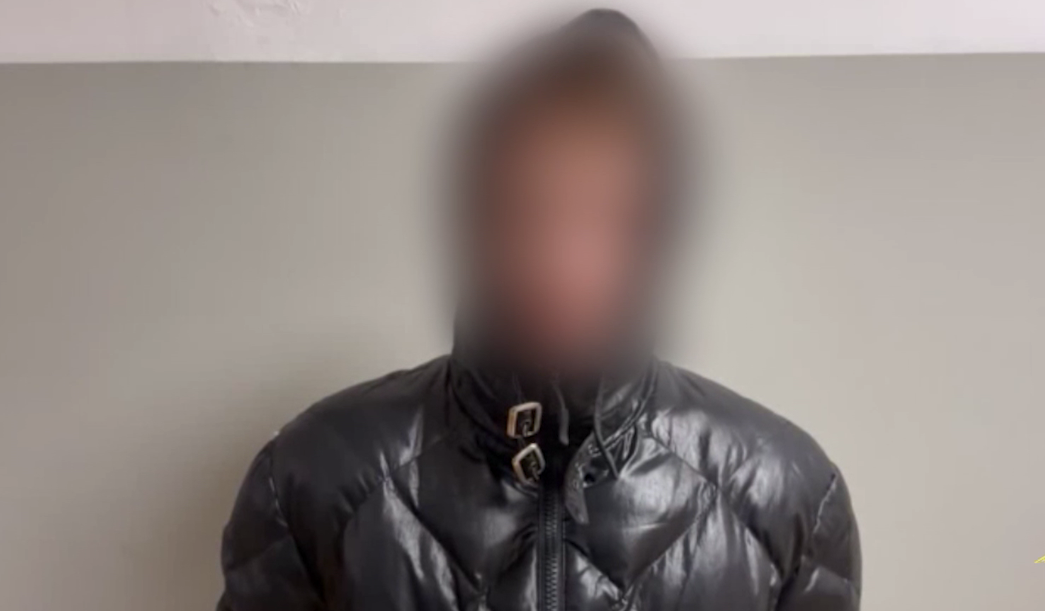 В Ярославле благодаря водителю такси задержали курьера мошенников