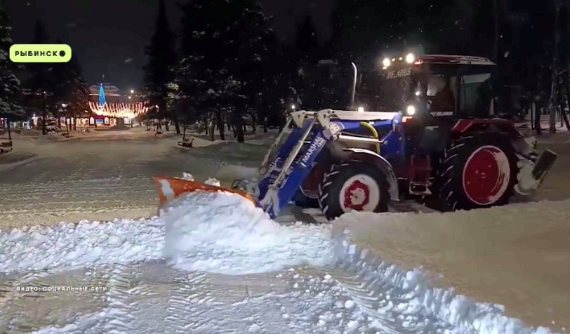 70 рабочих вышли на уборку города: в Рыбинске за ночь выпало 15% месячной нормы снега