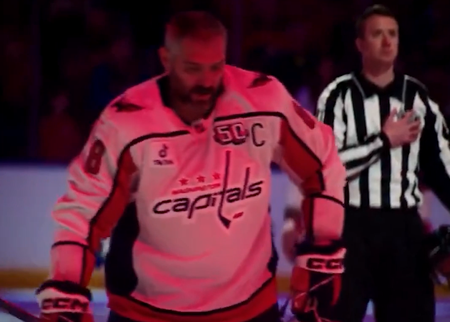 Хоккейный клуб «Вашингтон Кэпиталз» празднует годовщину рекорда Александра Овечкина