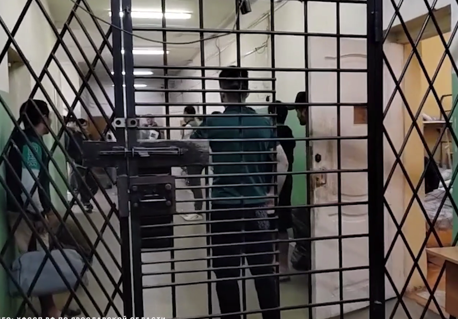 В Ярославле 44-летний иностранец при проверке документов показал поддельный паспорт