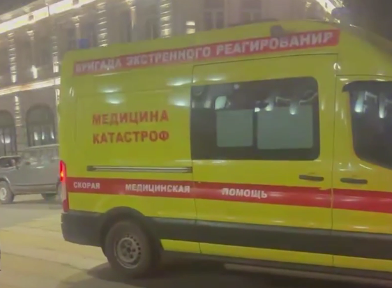 В центре Ярославля машина сбила мужчину на питбайке