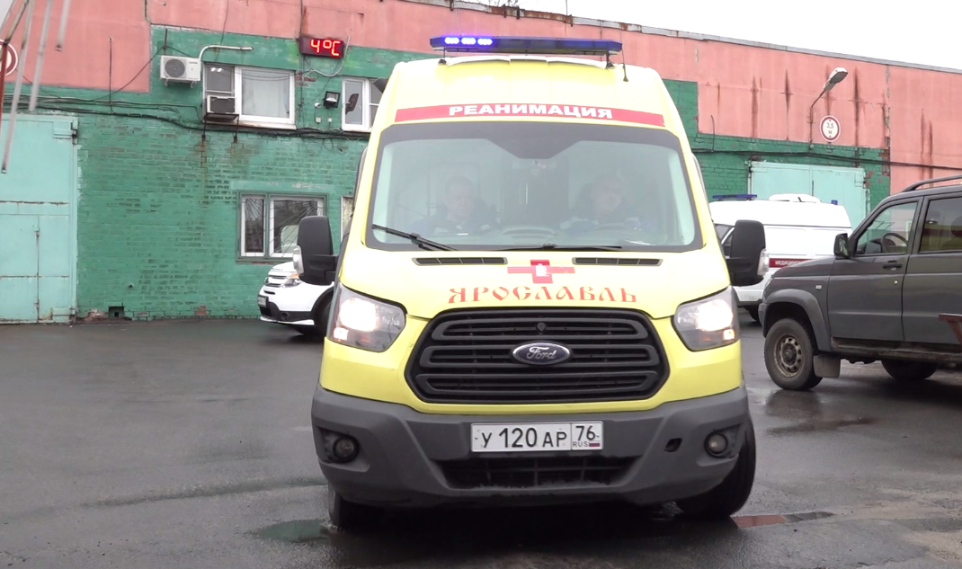Один день с медбригадой: ярославские сотрудники скорой помощи отмечают профессиональный праздник