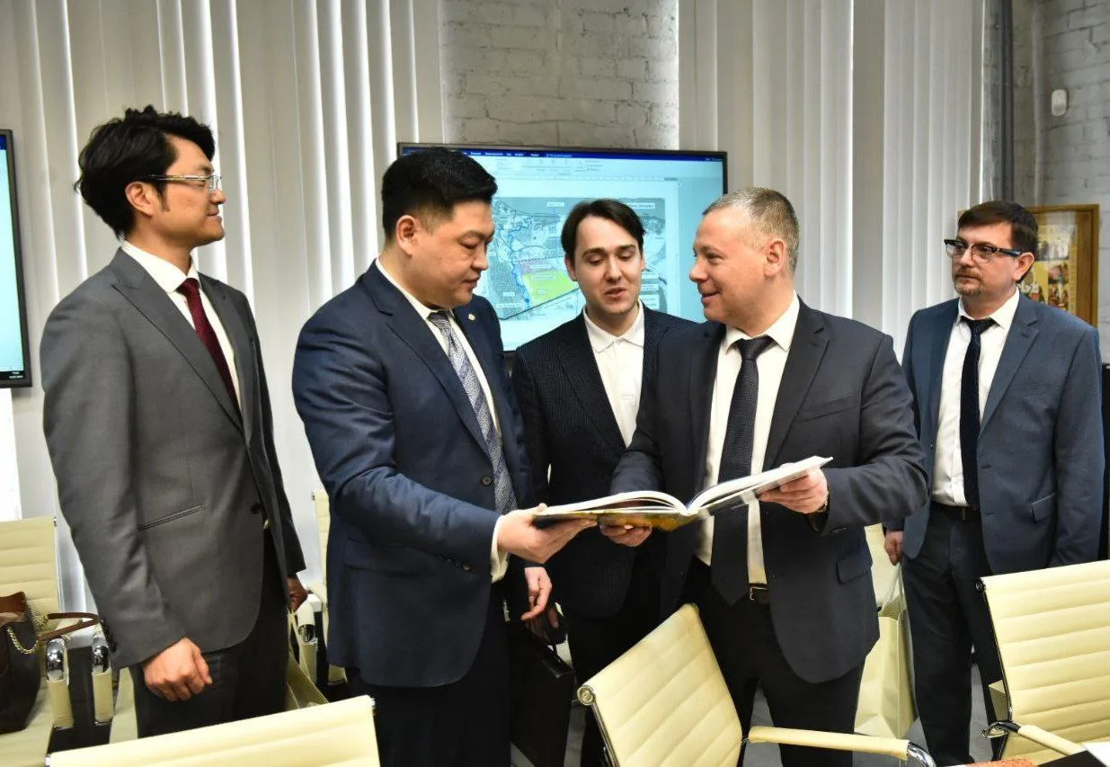 Михаил Евраев обсудил строительство завода по производству полипропилена с представителями Китая