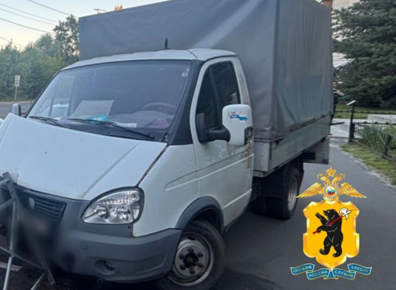В Ярославле мужчина угнал «ГАЗель» и совершил ДТП напротив отдела полиции
