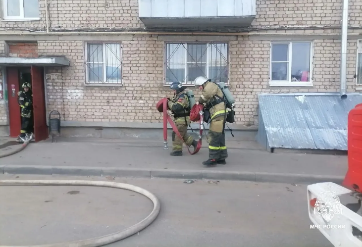 В Рыбинске спасли из горящей квартиры двоих человек и их питомцев