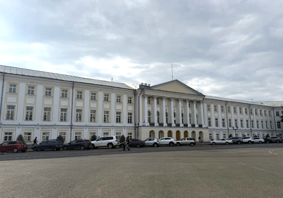 В историческом флигеле в центре Ярославля начали противоаварийные работы