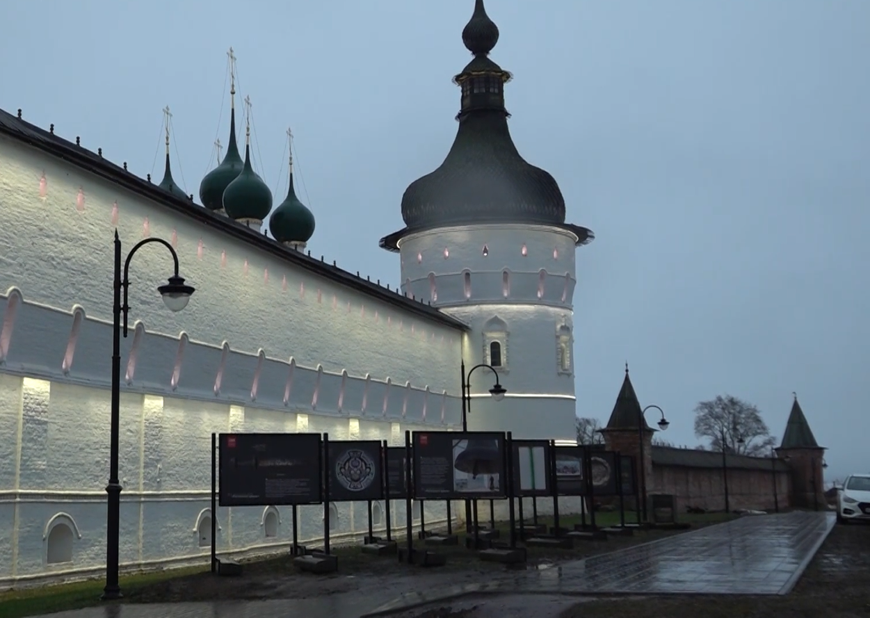 Корреспондент ЯПервого наблюдала за новой подсветкой Ростовского кремля