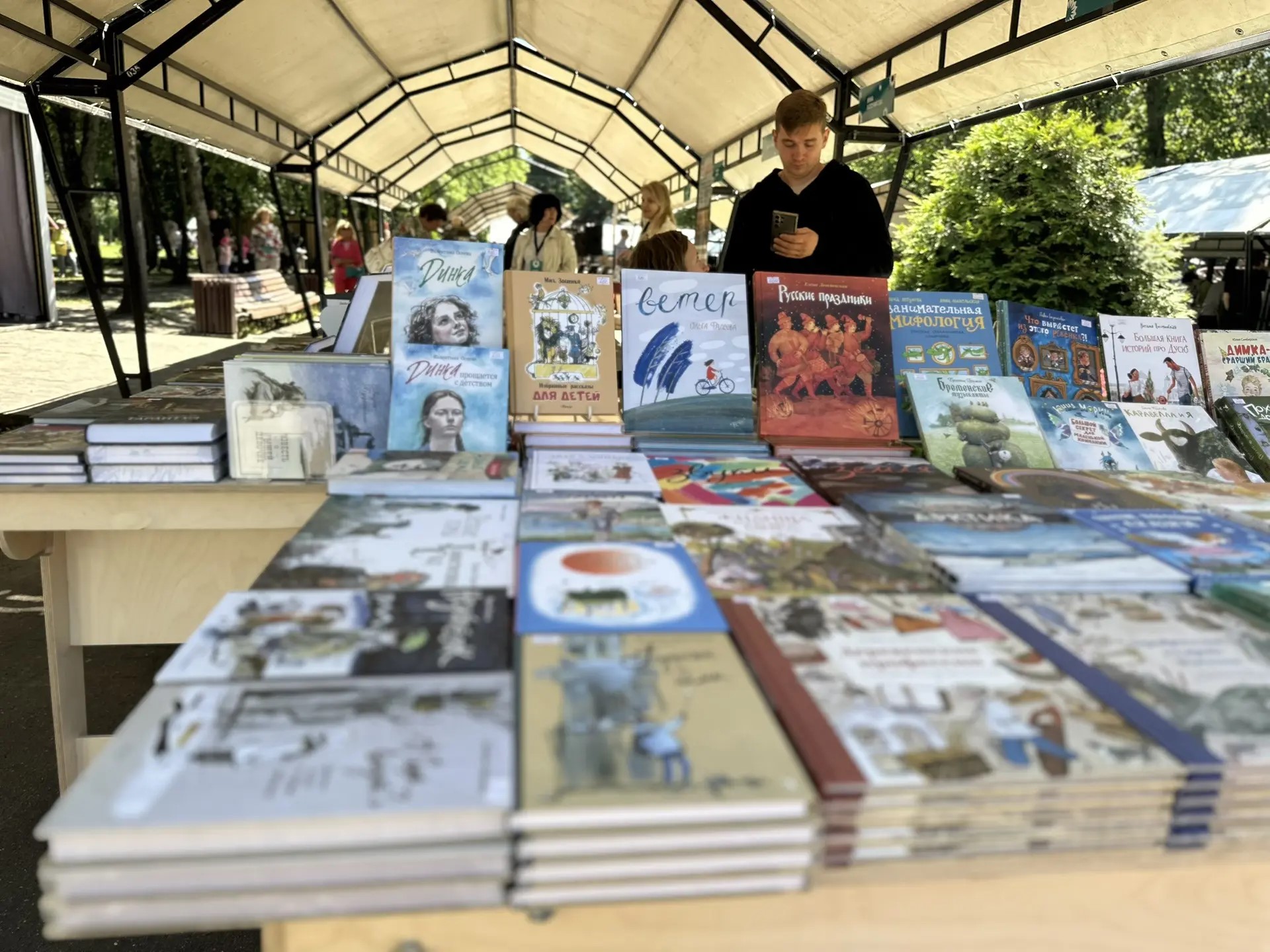 На Даманском острове открылся фестиваль «Ярославское книжное обострение»