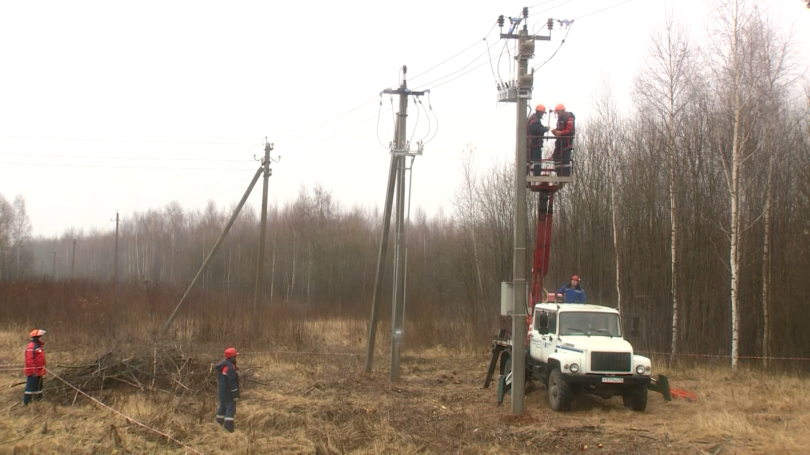 В Ярославской области из-за погодных условий зафиксировали перебои с электричеством