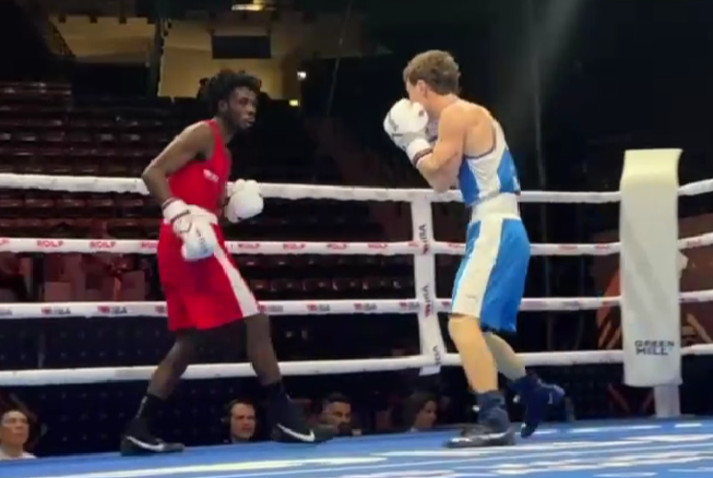 Ярославский боксер Вячеслав Рогозин одержал досрочную победу в поединке на чемпионате мира в Дубае