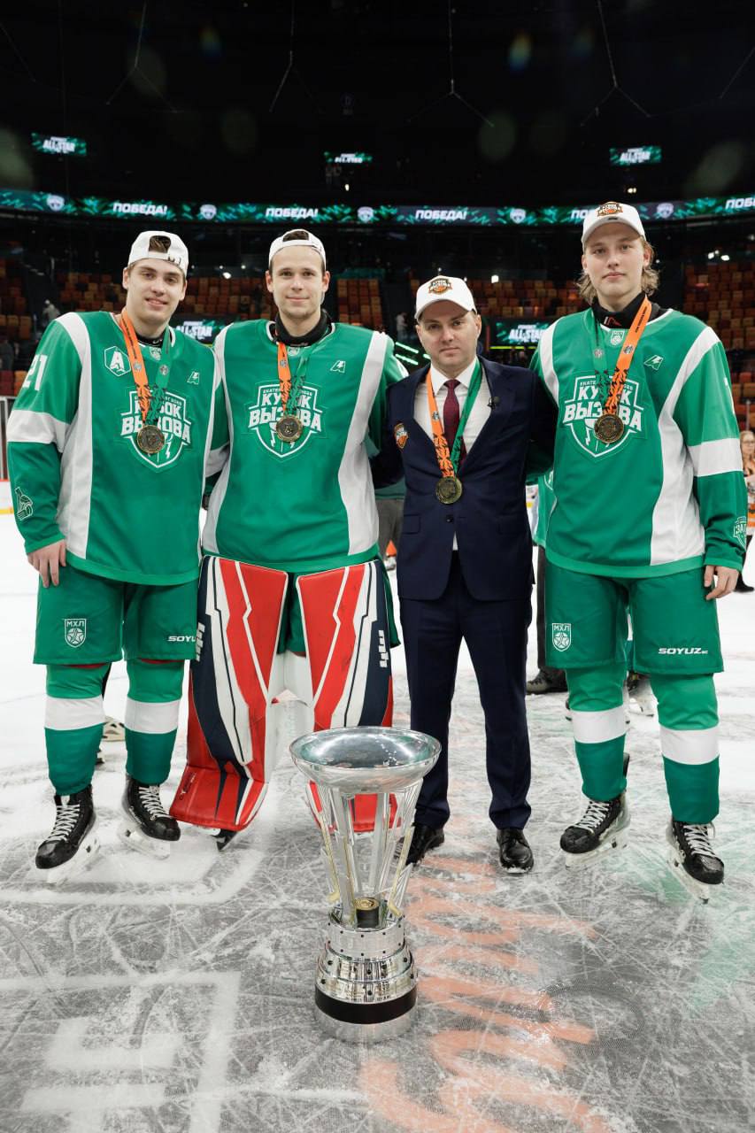 Хоккеисты и тренер ярославского «Локо» выиграли Кубок Вызова МХЛ