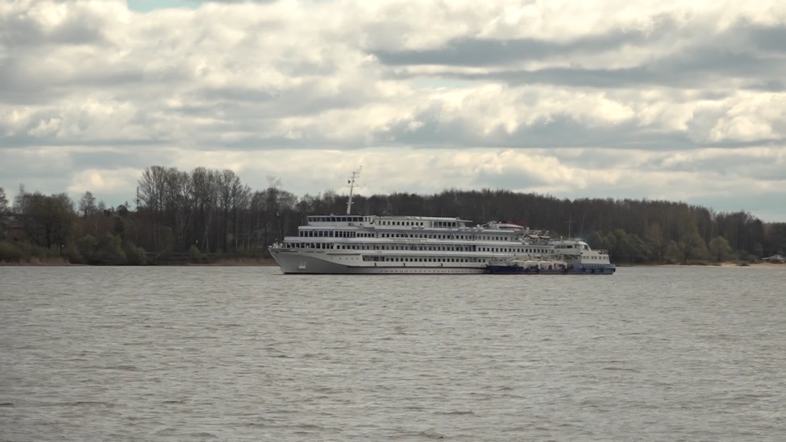 В Ярославле открылась навигация для туристических и прогулочных теплоходов