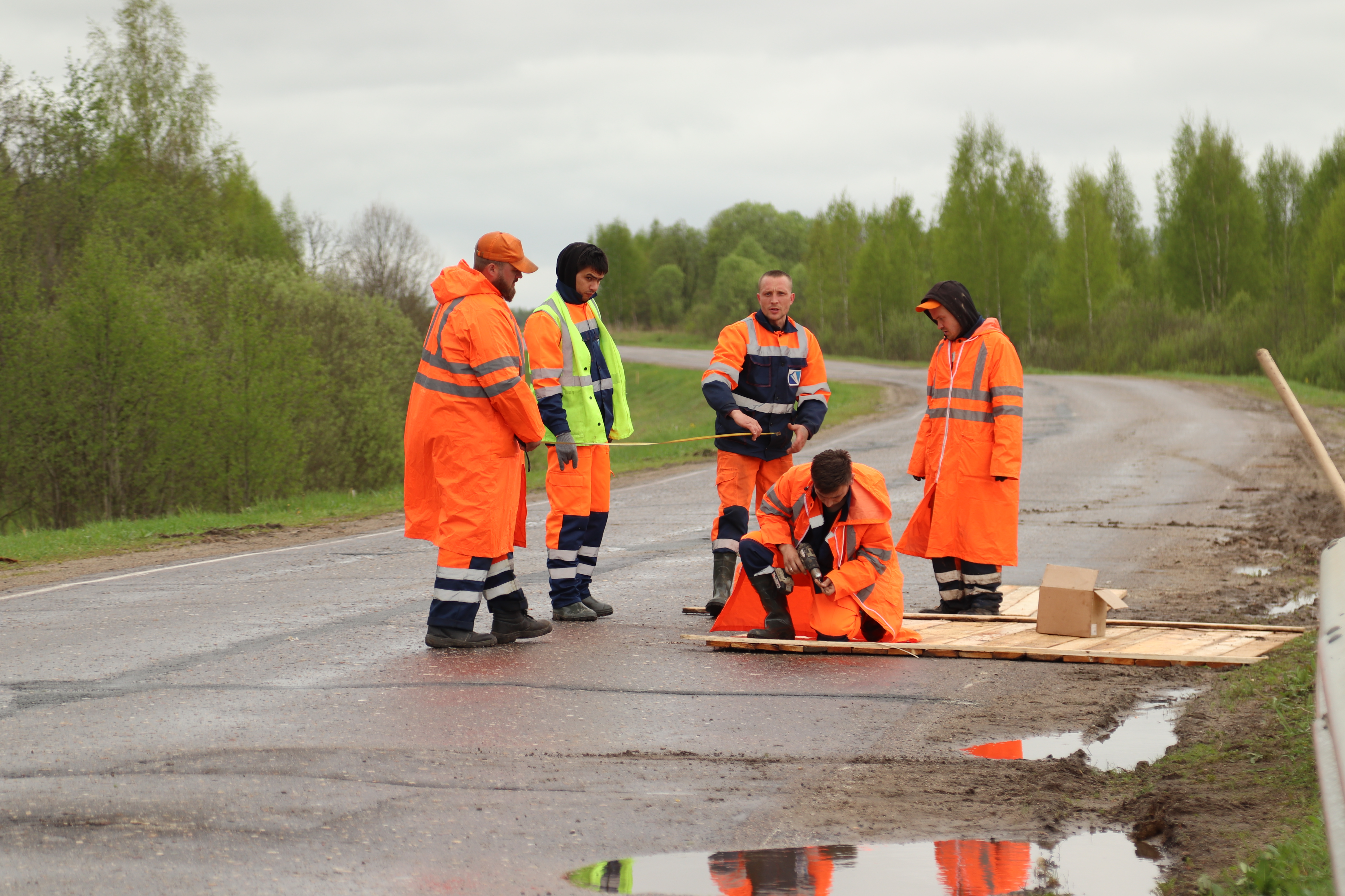 Продолжается ремонт дороги между Ярославлем и Любимом
