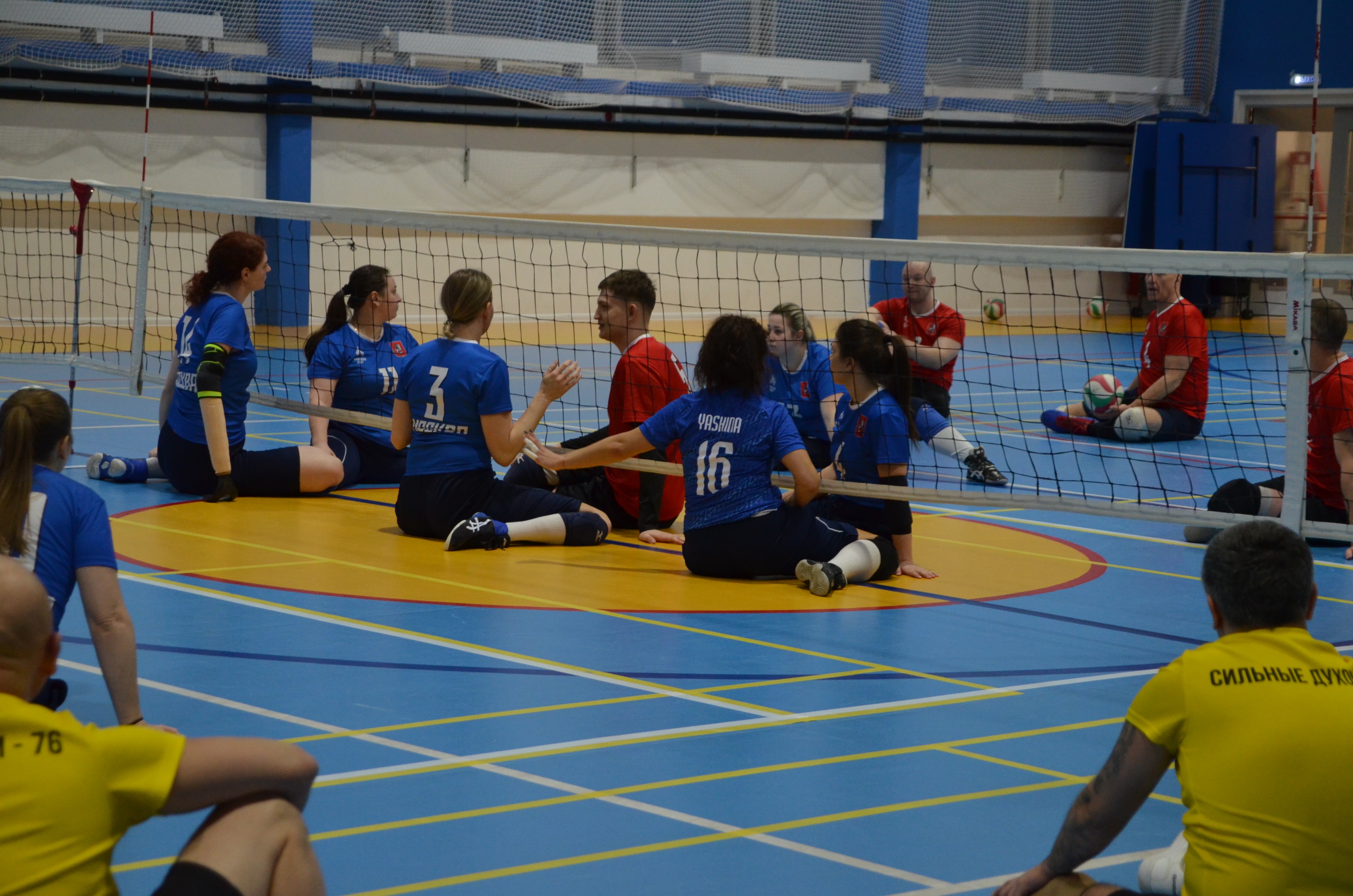 Паралимпийцы провели в Ярославле мастер-класс по волейболу сидя для ветеранов СВО