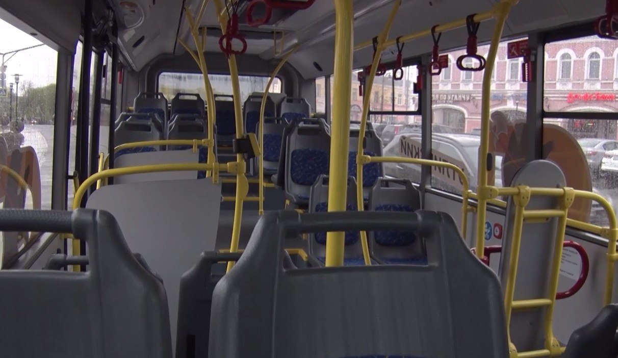 Перевозчик направит заявление в полицию на ярославца, который вскрыл двери автобуса