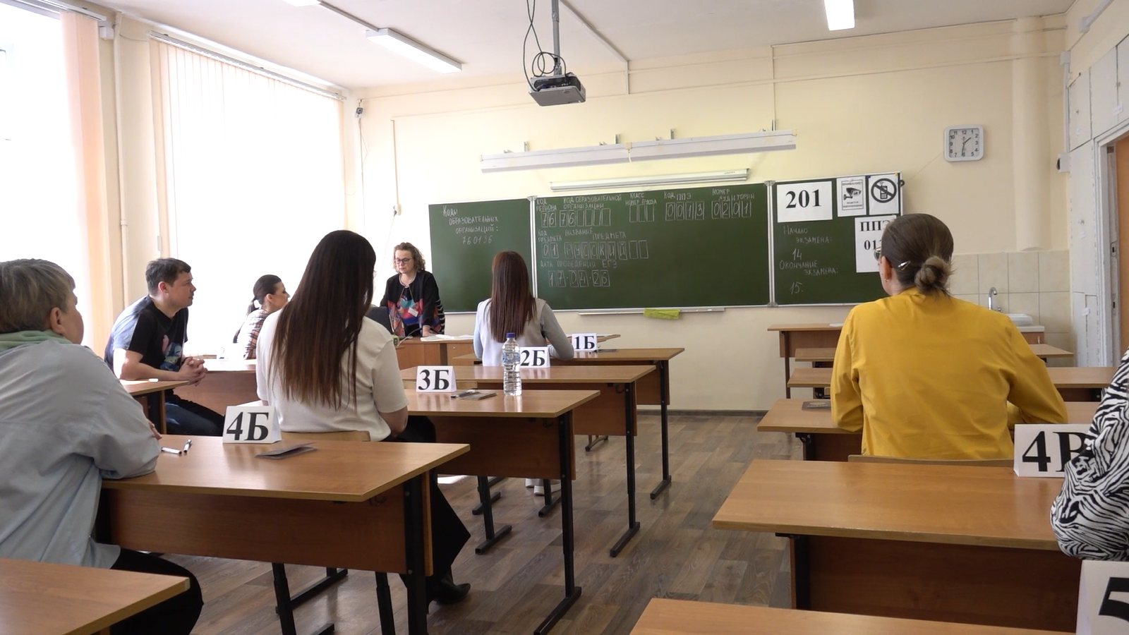 В Ярославле проходит акция «Сдаем вместе. День сдачи ЕГЭ родителями»