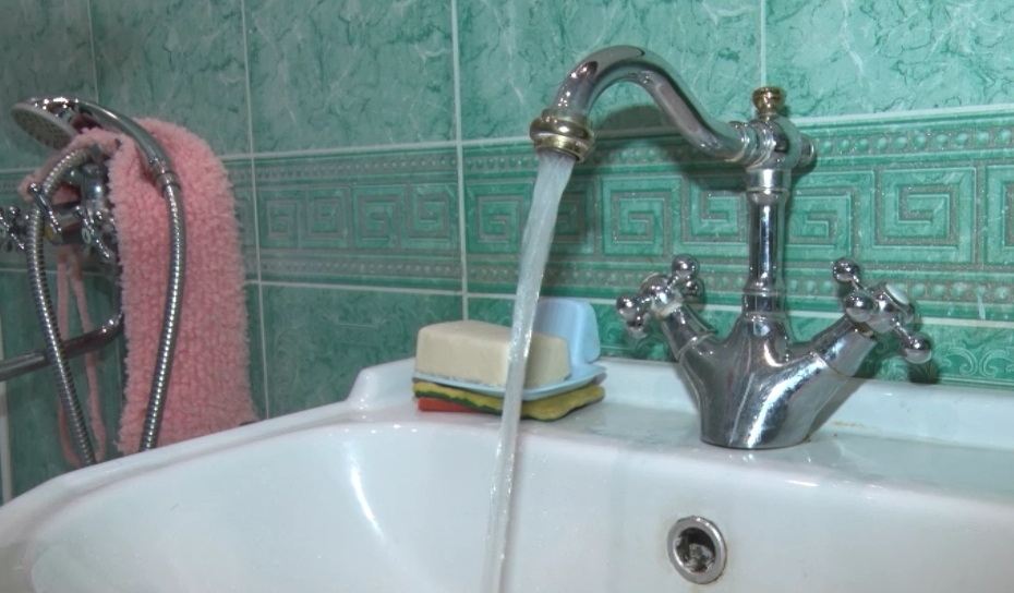 Ярославцы пожаловались на слишком горячую воду в кранах