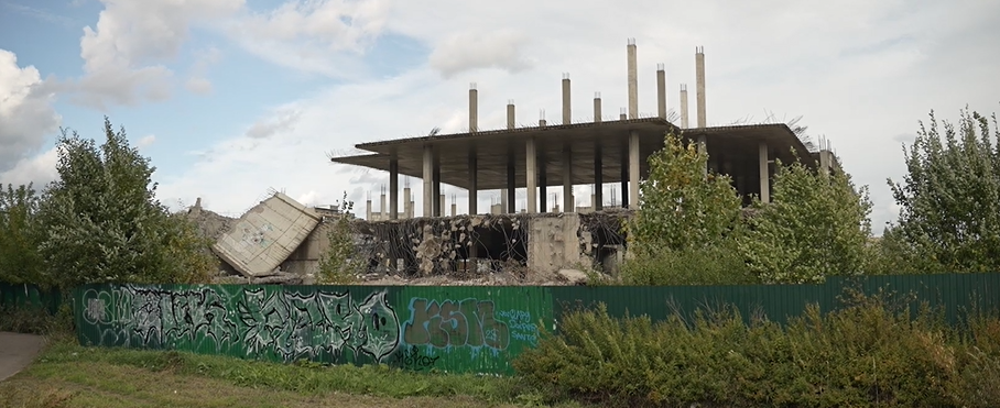 В Брагине приступили к сносу заброшенного здания