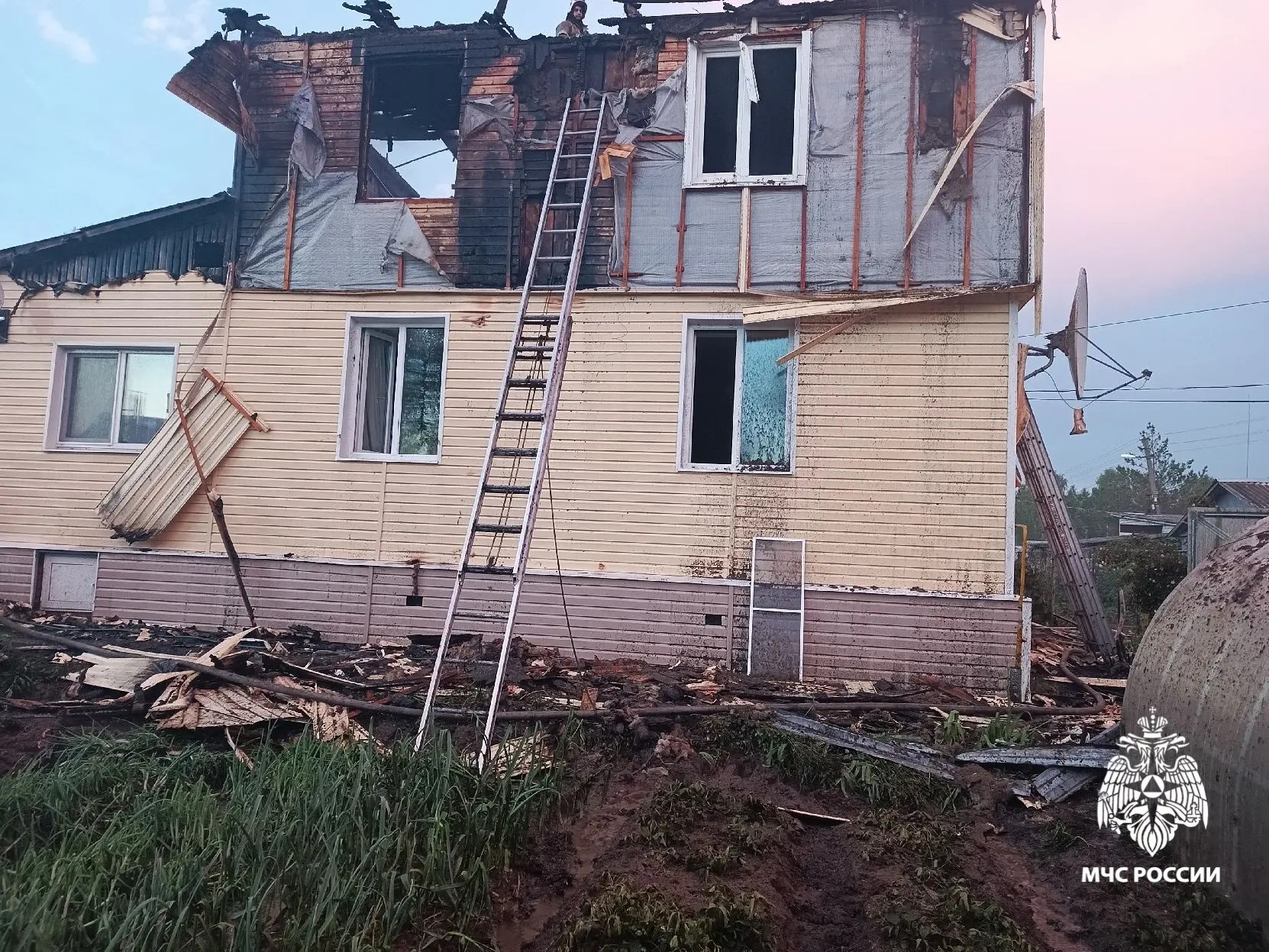 Пострадавшая из-за удара молнии в дом семья в Гаврилов-Яме попросила о помощи