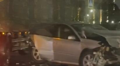 Три автомобиля столкнулись на проспекте Октября в Ярославле