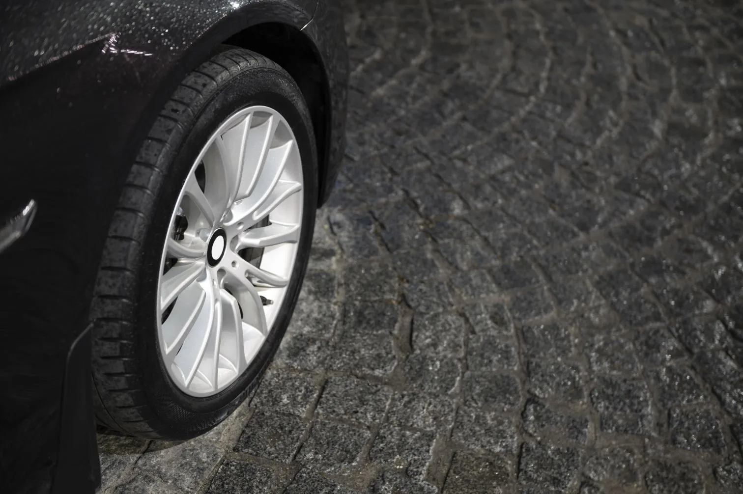 Автолюбители не верят в холода: много ли в Ярославле «переобувшихся» водителей