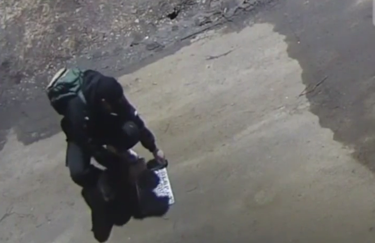 Неизвестный разрисовал рекламой запрещенных веществ дворы в Ярославле