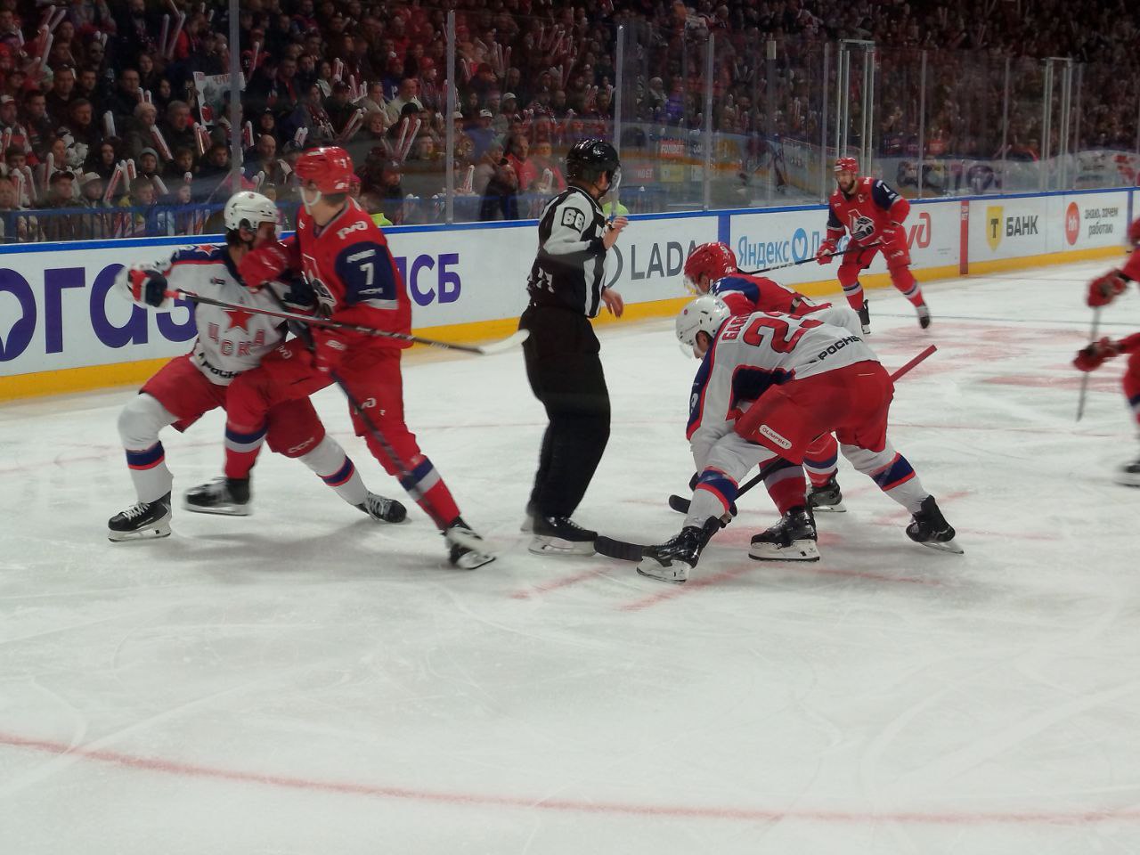 Ярославский «Локомотив» обыграл команду экс-тренера Игоря Никитина на домашней арене