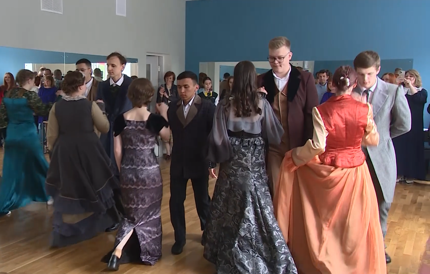 Последние звонки для выпускников школ Ярославской области прозвенят 26 мая