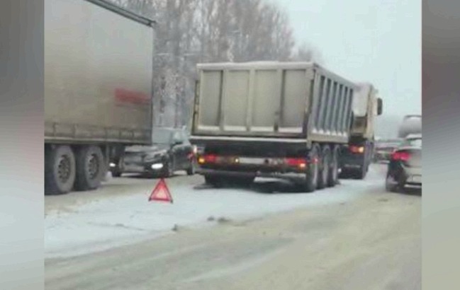 Ярославль встал в девятибалльные пробки