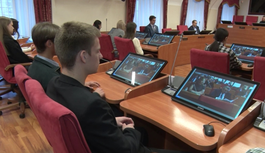 В Ярославской областной Думе проверили знания Конституции